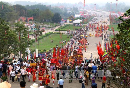 Miền Bắc nắng đẹp, Nam Bộ mưa dông trong ngày giỗ Tổ 